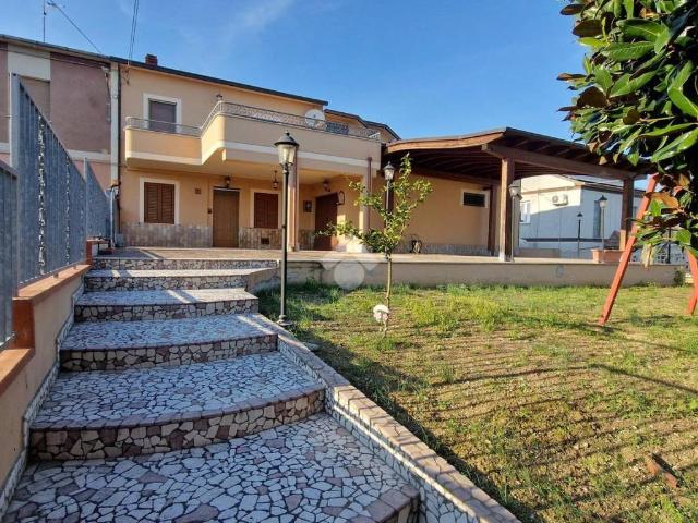Villa a schiera in vendita a Morro d'Oro via Don Luigi Sturzo, 1