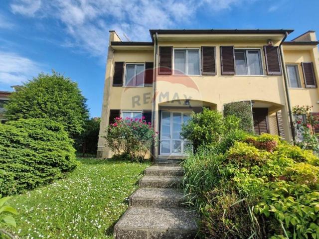 Villa a schiera in vendita a Buguggiate