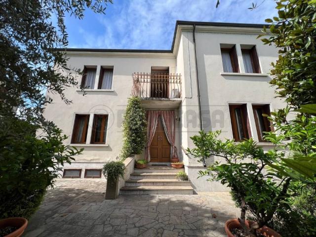 Villa a schiera in vendita a Barbarano Mossano via f. Crispi, 15