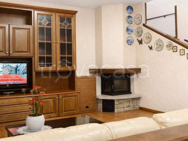 Villa a schiera in vendita a Besano via Fornaci, 17