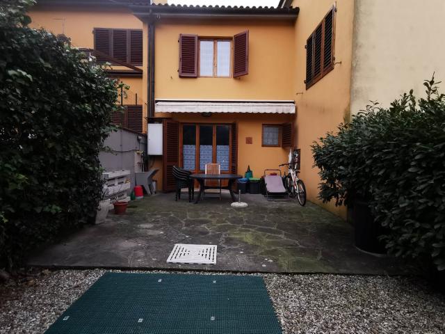 VILLA A SCHIERA in VENDITA a CALENZANO LE CROCI di 5 vani