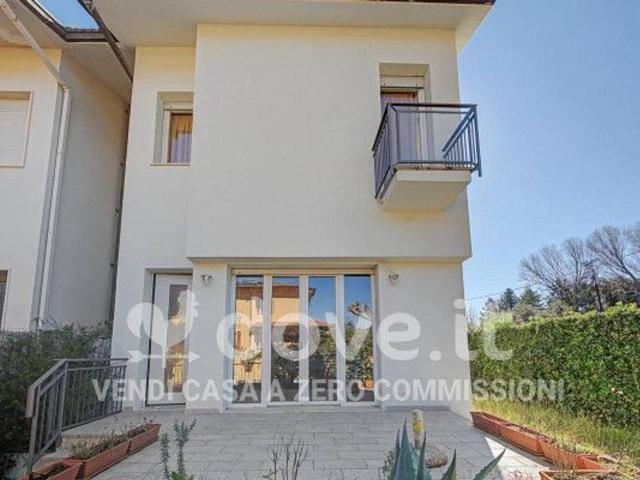 Villa a schiera in vendita a Camaiore