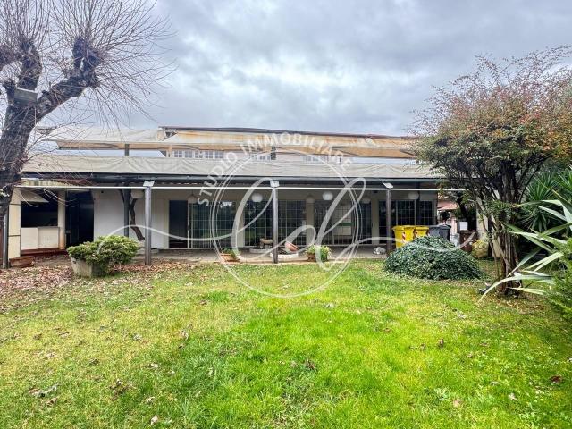 Villa a schiera in vendita a Camaiore