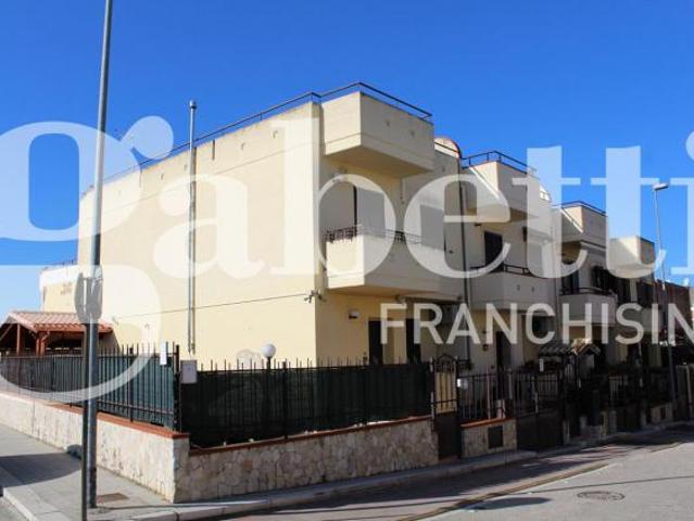 Villa a schiera in vendita a Canosa Di Puglia 5 locali 180mq