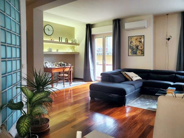 VILLA A SCHIERA in VENDITA a CAPOLONA di 6 vani