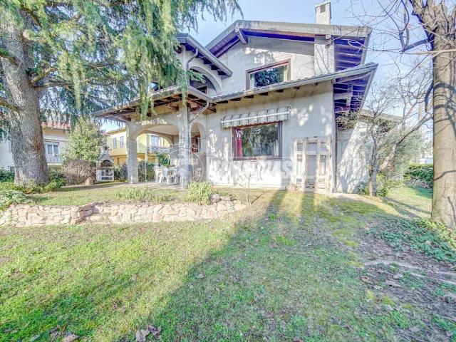 Villa a schiera in vendita a Carnago