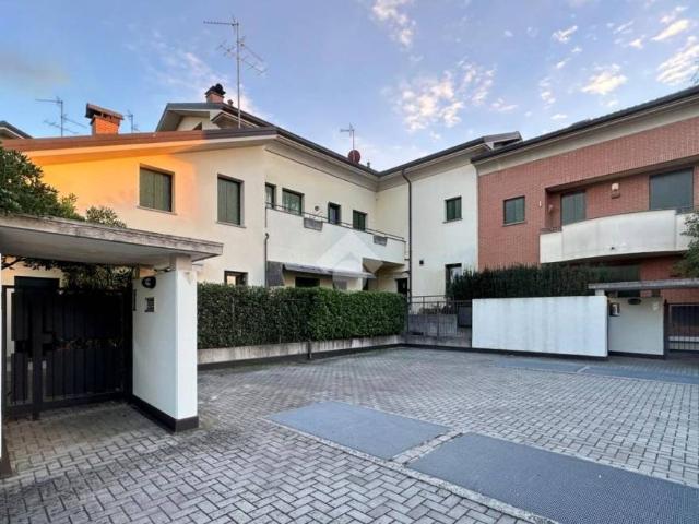 Villa a schiera in vendita a Carate Brianza via da verazzano, 10