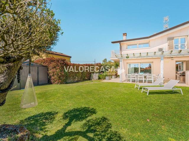 Villa a schiera in vendita a Carrara