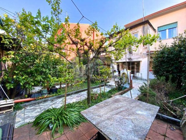 Villa a schiera in vendita a Carrara via Camillo Prampolini, Marina Di Carrara