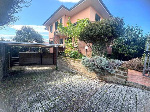 Villa a schiera in vendita a Cecina