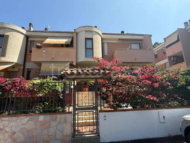 Villa a schiera in vendita a Civitavecchia via Gaetano Donizetti