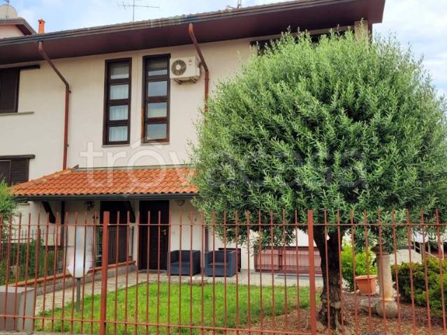 Villa a schiera in vendita a Ferno via Piave
