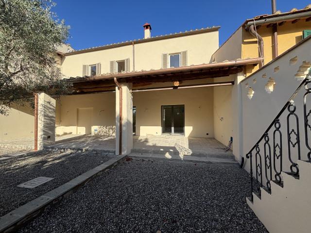 VILLA A SCHIERA in VENDITA a FIRENZE RIFREDI / DALMAZIA / CAREGGI di 5 vani