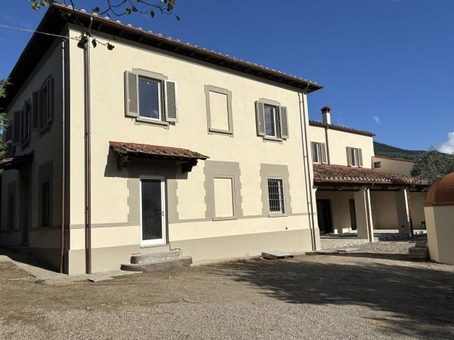 VILLA A SCHIERA in VENDITA a FIRENZE RIFREDI / DALMAZIA / CAREGGI di 7 vani
