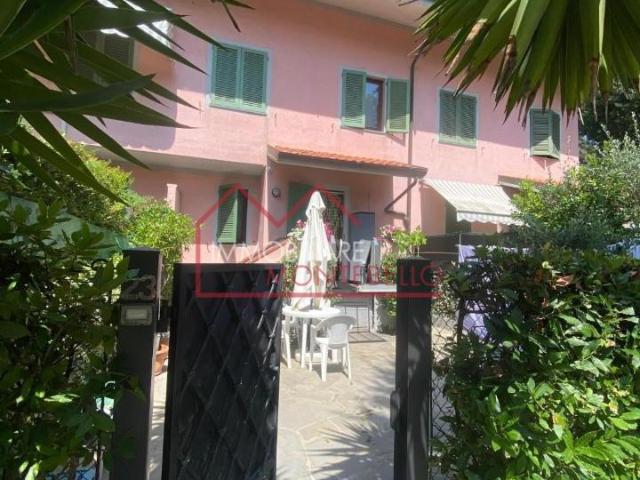 Villa a schiera in vendita a Forte Dei Marmi