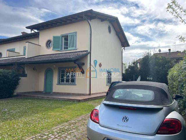Villa bifamiliare in vendita a Forte dei Marmi
