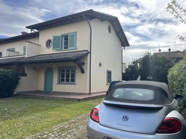Trifamiliare in vendita a Forte dei Marmi