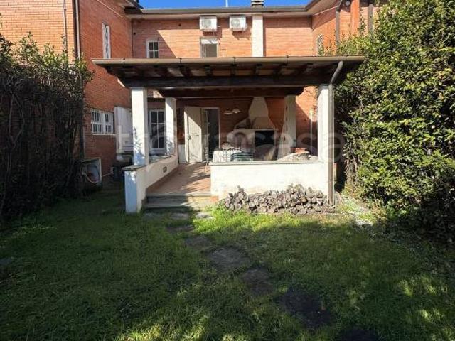 Villa a schiera in vendita a Forte dei Marmi via Ludovico Ariosto