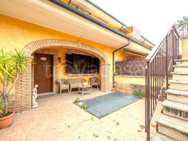 Villa a schiera in vendita a Guidonia Montecelio via Pietro Vannucci, Pichini