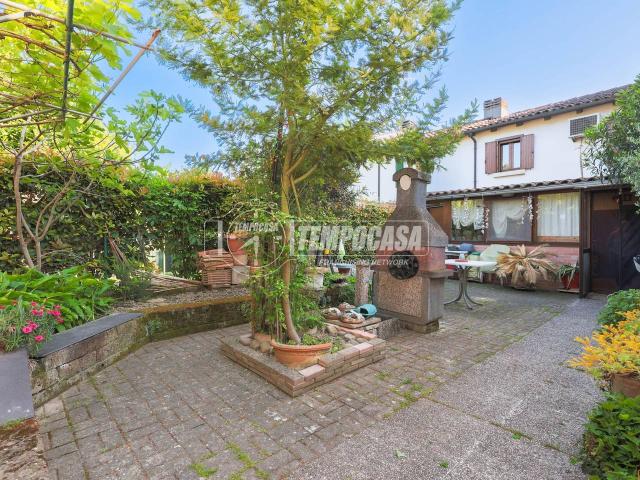 Villa a schiera in vendita a Imola