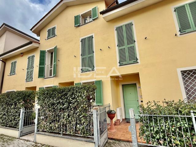 VILLA A SCHIERA in VENDITA a LUCCA S. PIETRO A VICO di 4 vani