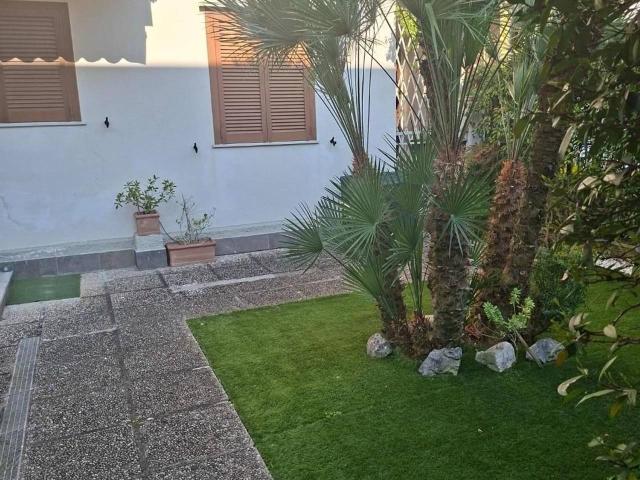 Villa a schiera in vendita a Luni