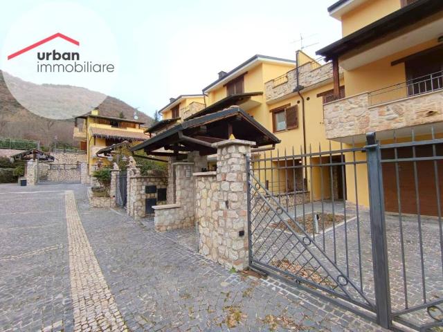 Villa a schiera in vendita a L'Aquila via Vascarella, Coppito Preturo