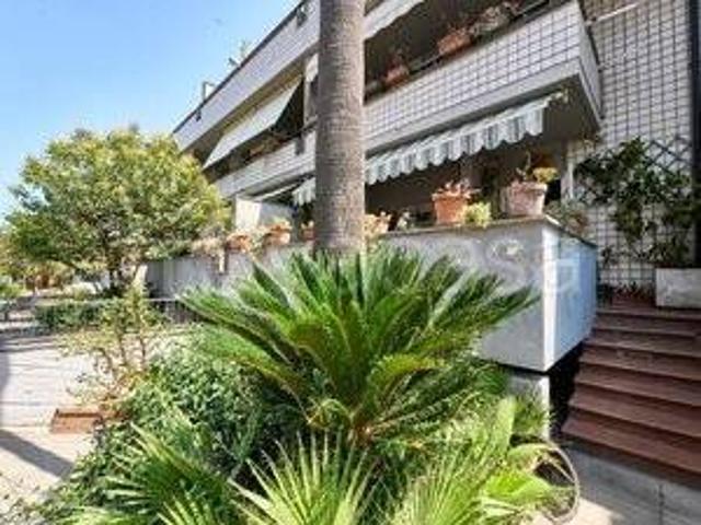 Villa a schiera in vendita a Latina via Albiola, 11, Centro