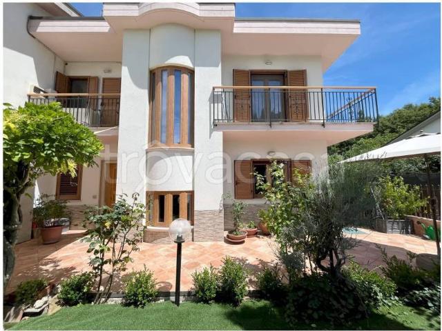 Villa a schiera in vendita a Pesche