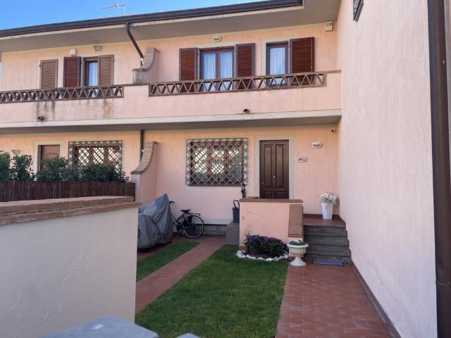Villa a schiera in vendita a Pietrasanta via Andreotti, 55