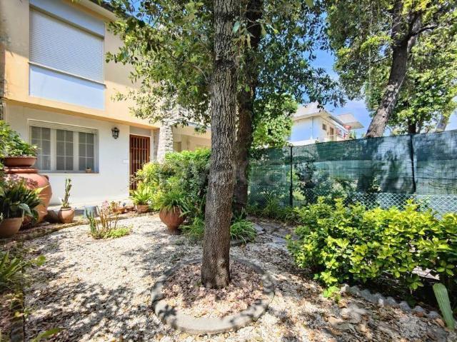 Villa a schiera in vendita a Pisa via Della Selva, Tirrenia