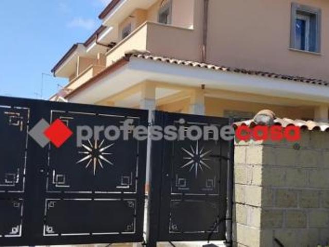 Villa a schiera in vendita a Pomezia