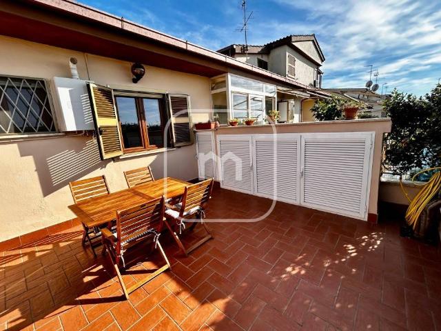Villa a schiera in vendita a Pomezia via Alghero