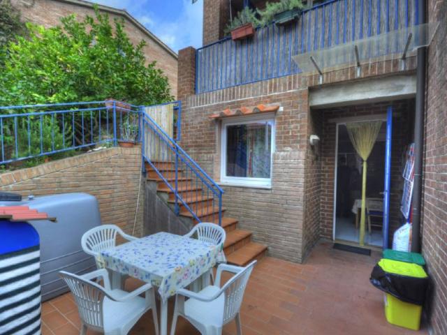 VILLA A SCHIERA in VENDITA a PORTO AZZURRO CENTRO di 4 vani