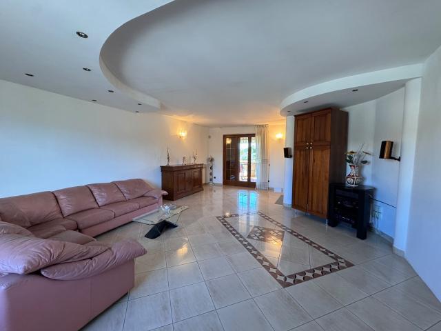 VILLA A SCHIERA in VENDITA a PRATO CASALE di 6 vani