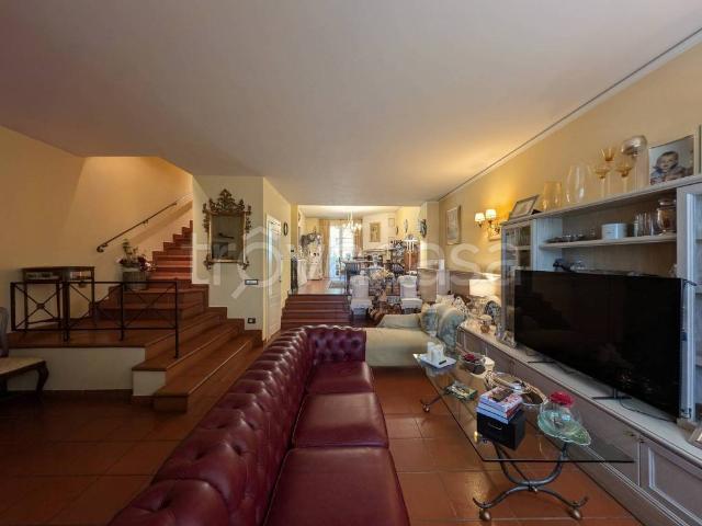 Villa a schiera in vendita a Prato via Firenze, La Macine