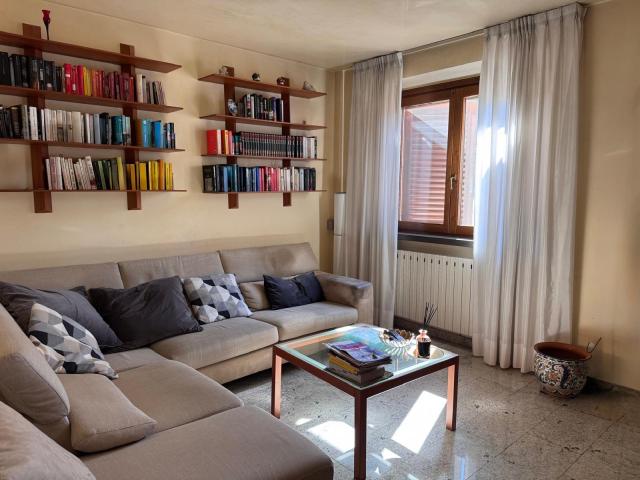 VILLA A SCHIERA in VENDITA a PRATO VIACCIA di 5 vani