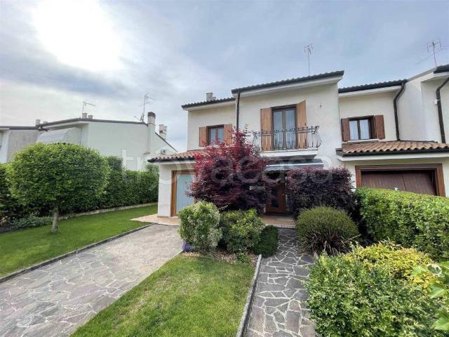 Villa a schiera in vendita a Pravisdomini via Amalteo, 10