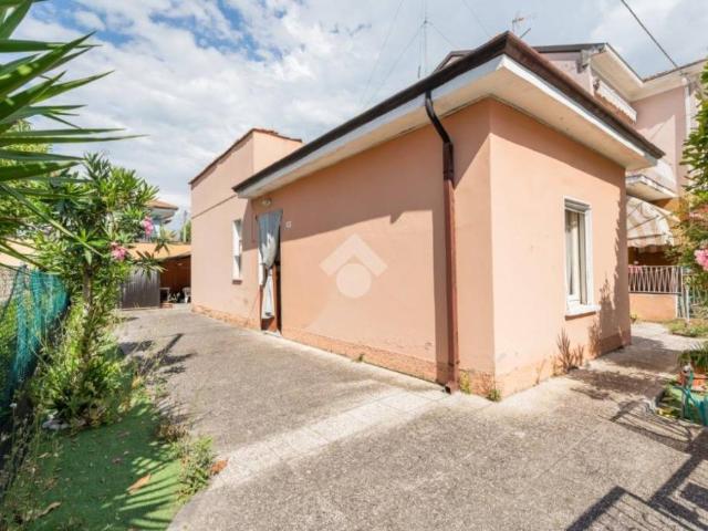 Villa a schiera in vendita a Rimini via Ubaldo Marchi, 1, Lagomaggio