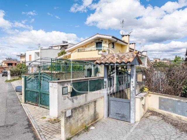 Villa a schiera in vendita a Roma via Montottone, 78, Corcolle