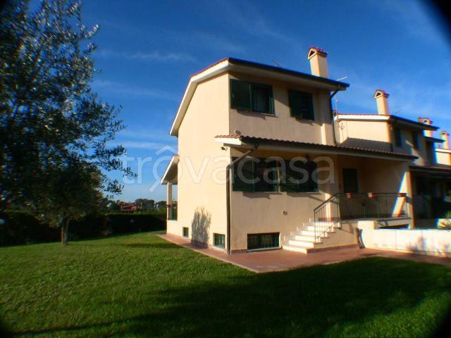 Villa a schiera in vendita a Roma via Giuseppe Lazzati, Casal Selce