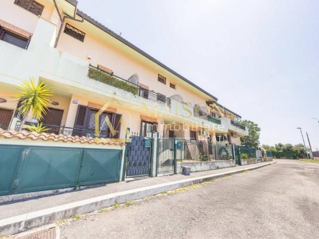 Villa a schiera in vendita a Roma via Rozzano, Morena