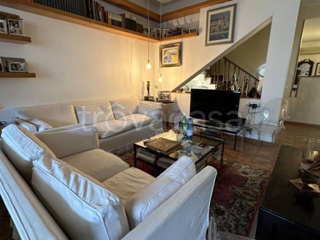 Villa a schiera in vendita a Roma via Tespi, Axa