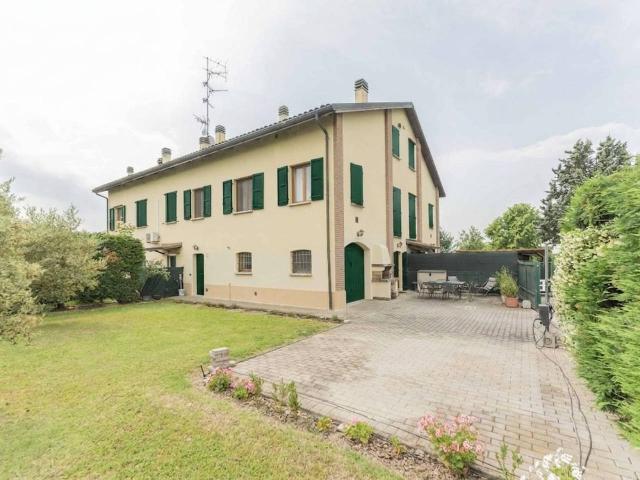 Villa trifamiliare in vendita a Sala Bolognese
