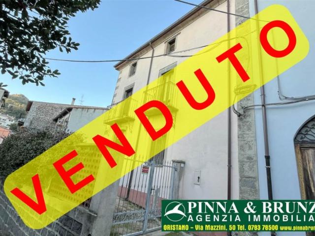 Villa a schiera in vendita a Santu Lussurgiu via Angioi 45