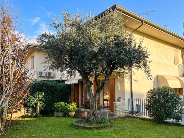VILLA A SCHIERA in VENDITA a SOLFERINO di 5 vani