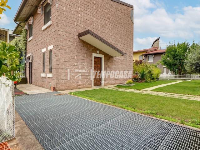 Villa a schiera in vendita a Somma Lombardo