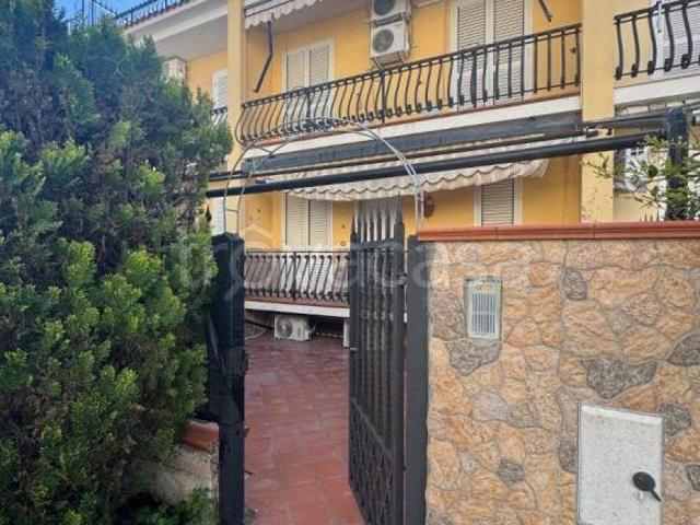 Villa a schiera in vendita a Terracina via Friuli Venezia Giulia