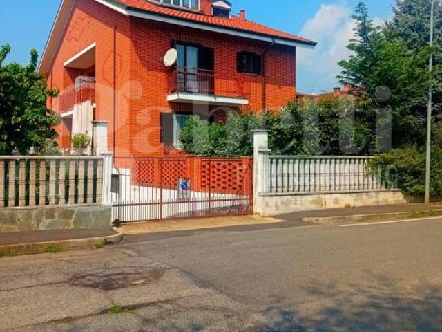 Villa bifamiliare in vendita a Trofarello via berlinguer, 14