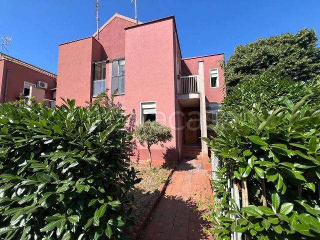Villa a schiera in vendita a Valverde via Salvatore Quasimodo